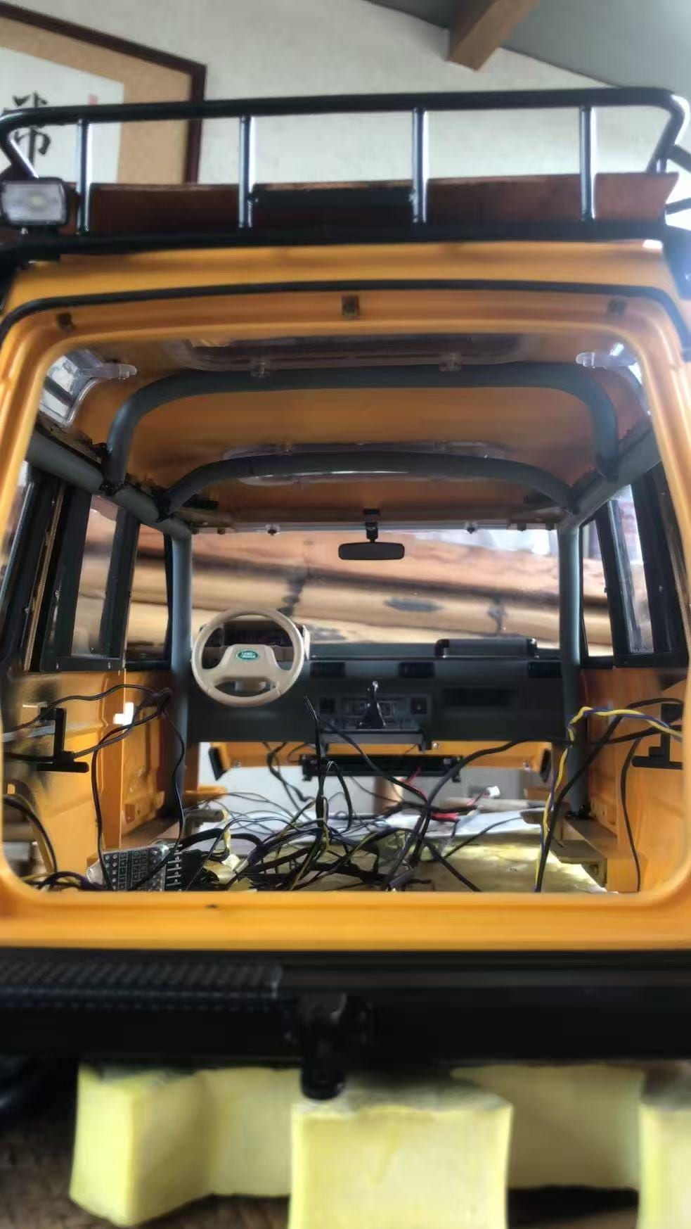 森林集结！我们的“骆驼杯”车队已就位，灯光划破林间寂静。这不只是模型，这是属于我们的越野精神！